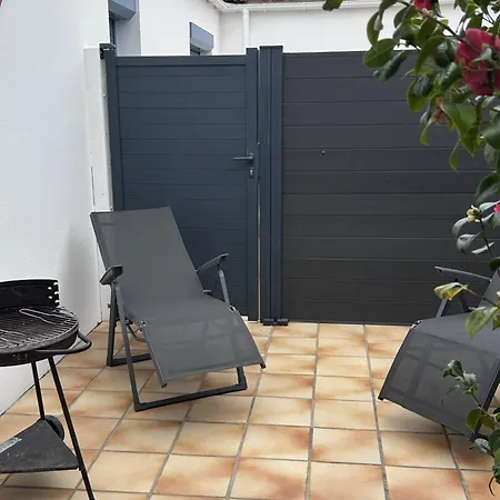 Maison Conviviale A Pour 5 Pers, Proche Centre, Animaux Admis - Fr-1-823-14 Holiday home *